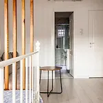 Ultracentral Lovely Flat